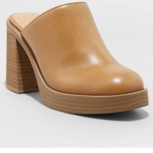 NWT. Universal Threads Tess Tan Shoes.